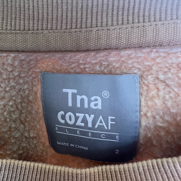 Aritzia crewneck - Picture 3 of 3